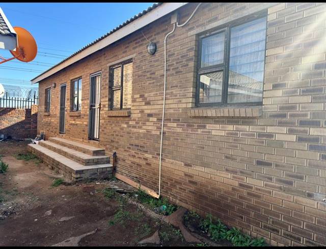 13 BEDROOM CLUSTER FOR SALE IN ERASMIA